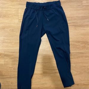 Dark teal lululemon on the fly pant